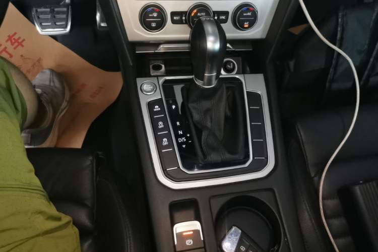 Used Volkswagen Variant 2017 380TSI Two-Wheel Drive Comfort Edition Gear Lever