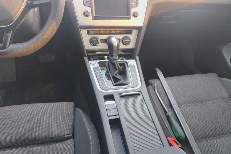Used Volkswagen Variant 2017 280TSI Two-Wheel-Drive Comfort Edition Gear Lever