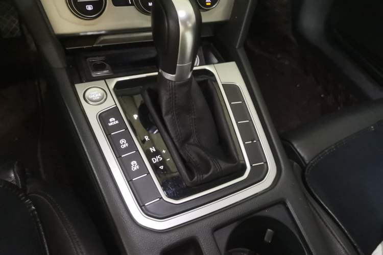 Used Volkswagen Variant 2017 380TSI Two-Wheel Drive Comfort Edition Gear Lever
