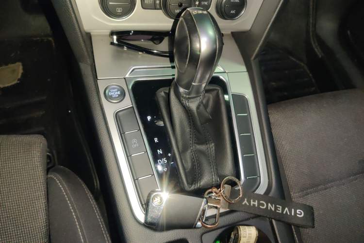 Used Volkswagen Variant 2017 280TSI Two-Wheel-Drive Comfort Edition Gear Lever