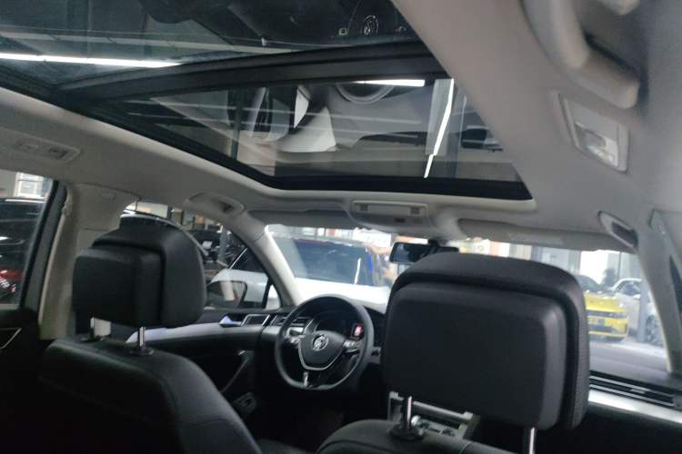 Used Volkswagen Variant 2017 380TSI Two-Wheel Drive Comfort Edition Headliner