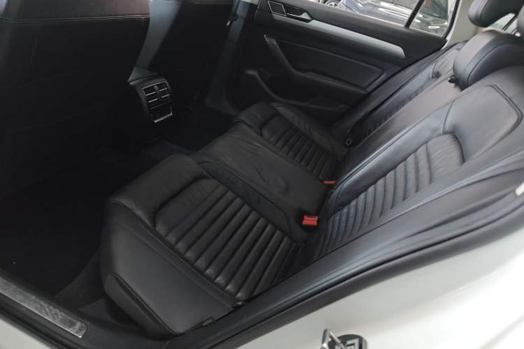 Used Volkswagen Variant 2017 380TSI Two-Wheel Drive Comfort Edition Interior 1