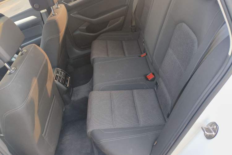 Used Volkswagen Variant 2017 280TSI Two-Wheel-Drive Comfort Edition Interior 2