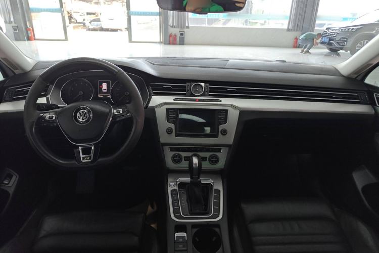 Used Volkswagen Variant 2017 380TSI Two-Wheel Drive Comfort Edition Interior 3