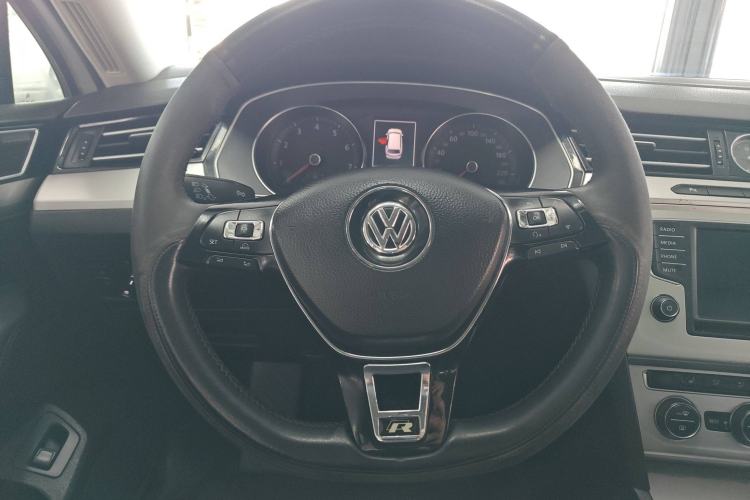 Used Volkswagen Variant 2017 380TSI Two-Wheel Drive Comfort Edition Interior 5