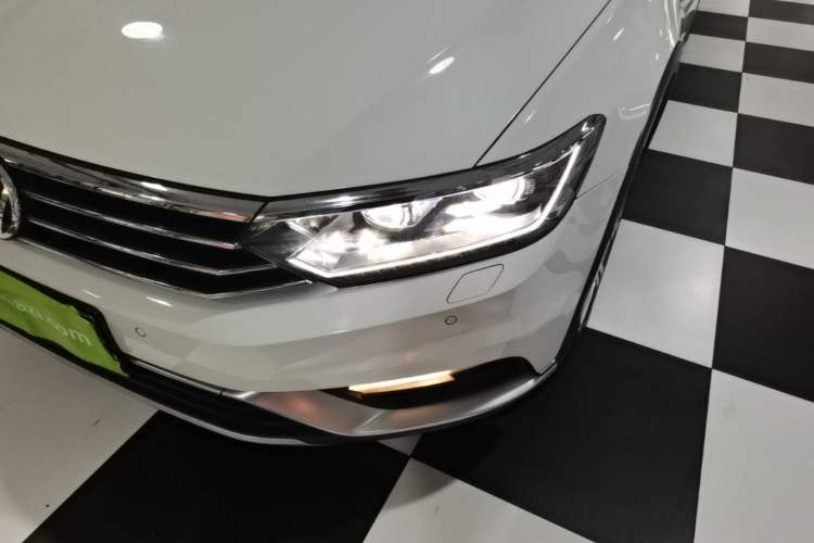 Used Volkswagen Variant 2017 380TSI Four-Wheel Drive Longitudinal Version Left Front Headlight