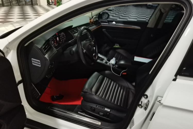 Used Volkswagen Variant 2017 380TSI Four-Wheel Drive Longitudinal Version Left Front Seat