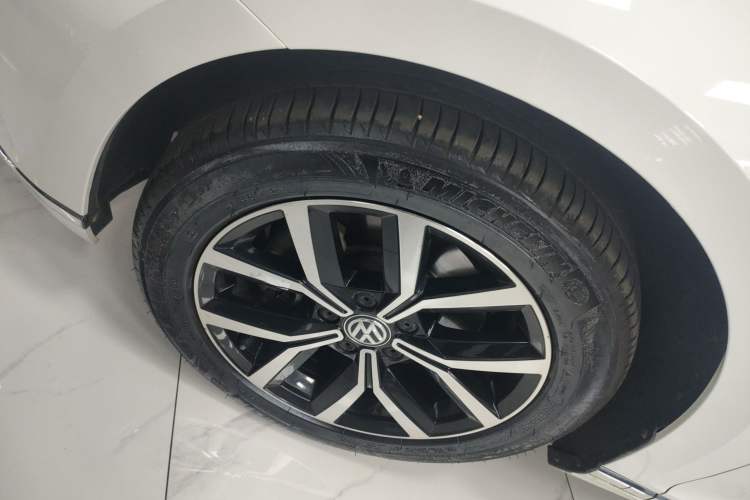 Used Volkswagen Variant 2017 380TSI Two-Wheel Drive Comfort Edition Left Front Wheel Hub