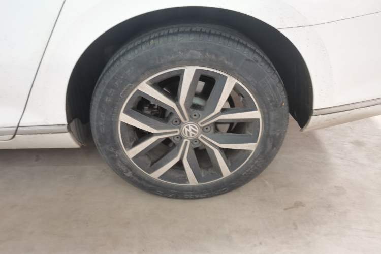 Used Volkswagen Variant 2017 380TSI Two-Wheel Drive Comfort Edition Left Rear Wheel Hub