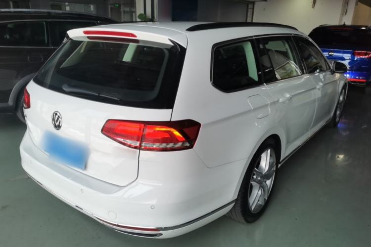 Used Volkswagen Variant 2017 380TSI Two-Wheel Drive Comfort Edition Rear Right 45 Deg