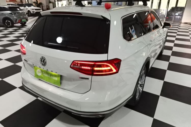 Used Volkswagen Variant 2017 380TSI Four-Wheel Drive Longitudinal Version Rear Right 45 Deg