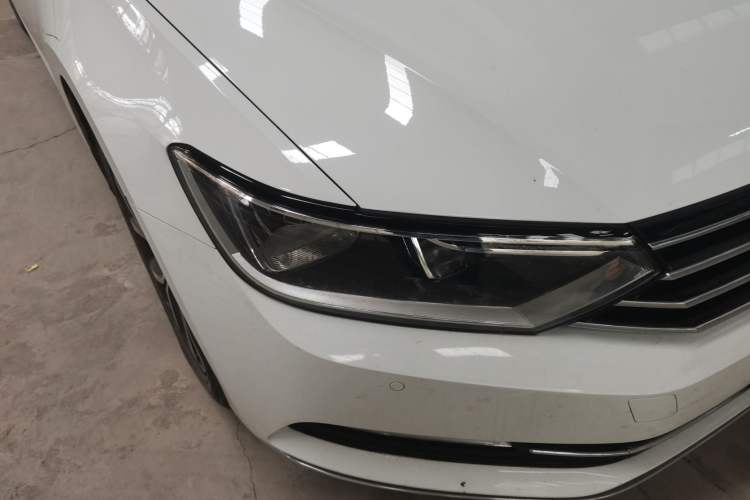 Used Volkswagen Variant 2017 380TSI Two-Wheel Drive Comfort Edition Right Front Headlight