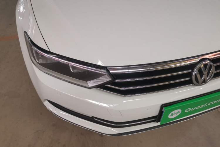 Used Volkswagen Variant 2017 380TSI Two-Wheel Drive Comfort Edition Right Front Headlight