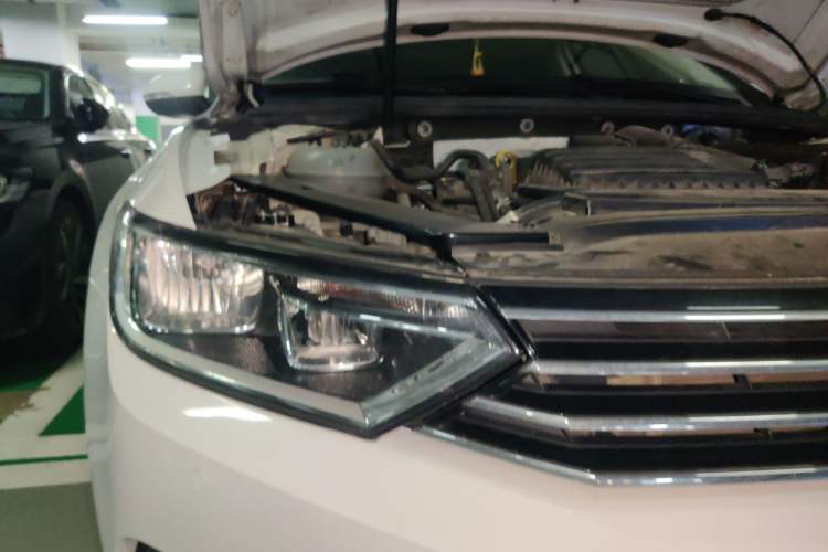 Used Volkswagen Variant 2017 280TSI Two-Wheel-Drive Comfort Edition Right Front Headlight