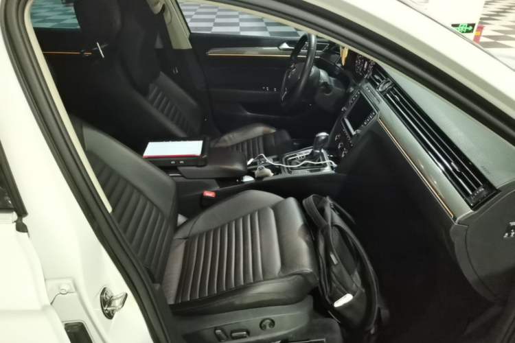 Used Volkswagen Variant 2017 380TSI Four-Wheel Drive Longitudinal Version Right Front Seat