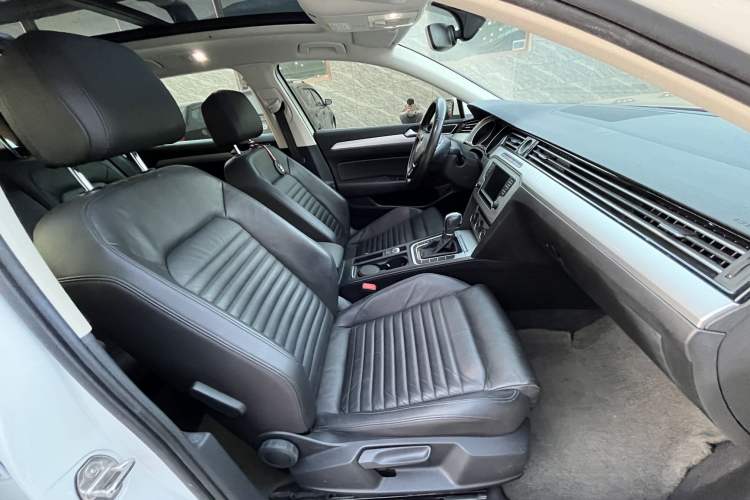 Used Volkswagen Variant 2017 380TSI Two-Wheel Drive Comfort Edition Right Front Seat