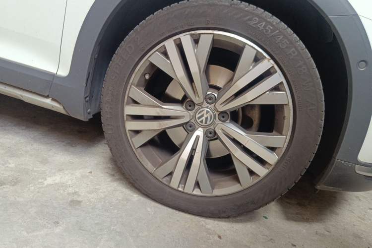 Used Volkswagen Variant 2017 380TSI Four-Wheel Drive Longitudinal Version Right Front Wheel Hub