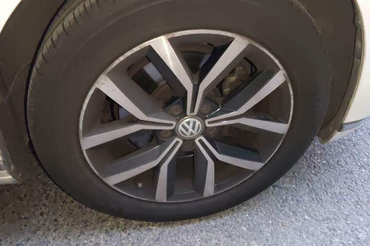 Used Volkswagen Variant 2017 380TSI Two-Wheel Drive Comfort Edition Right Front Wheel Hub