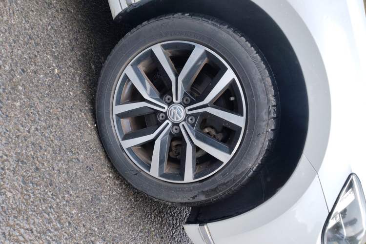 Used Volkswagen Variant 2017 380TSI Two-Wheel Drive Comfort Edition Right Front Wheel Hub