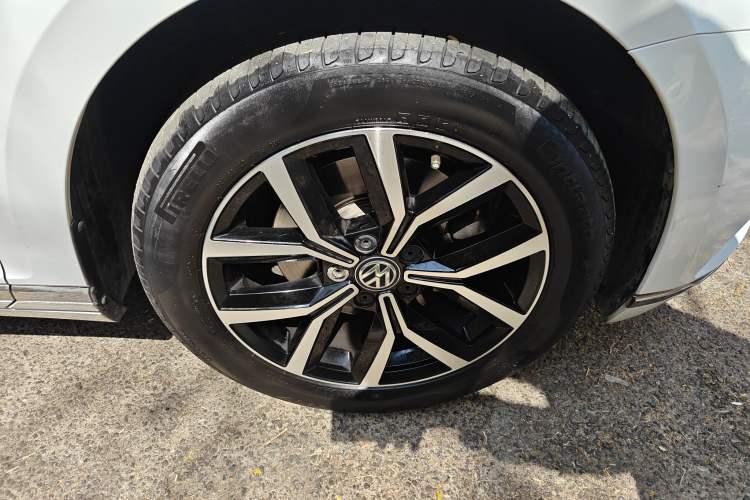 Used Volkswagen Variant 2017 380TSI Two-Wheel Drive Comfort Edition Right Front Wheel Hub