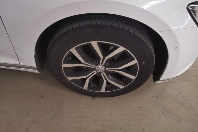 Used Volkswagen Variant 2017 380TSI Two-Wheel Drive Comfort Edition Right Front Wheel Hub