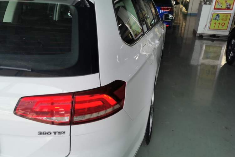 Used Volkswagen Variant 2017 380TSI Two-Wheel Drive Comfort Edition Right Rear Taillight