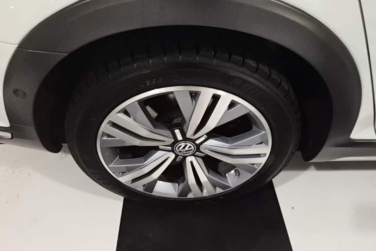 Used Volkswagen Variant 2017 380TSI Four-Wheel Drive Longitudinal Version Right Rear Wheel Hub