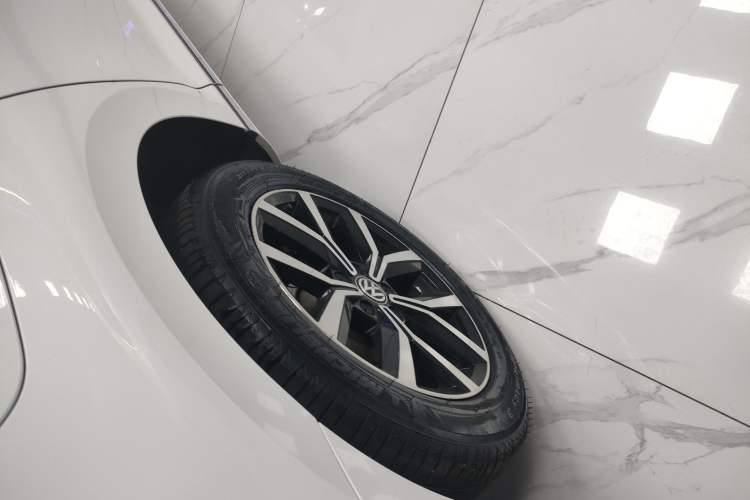 Used Volkswagen Variant 2017 380TSI Two-Wheel Drive Comfort Edition Right Rear Wheel Hub