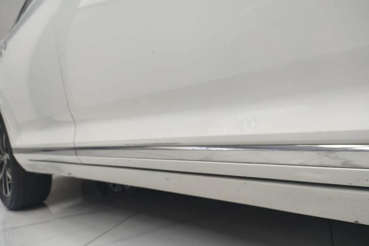 Used Volkswagen Variant 2017 380TSI Two-Wheel Drive Comfort Edition Right Side Sill
