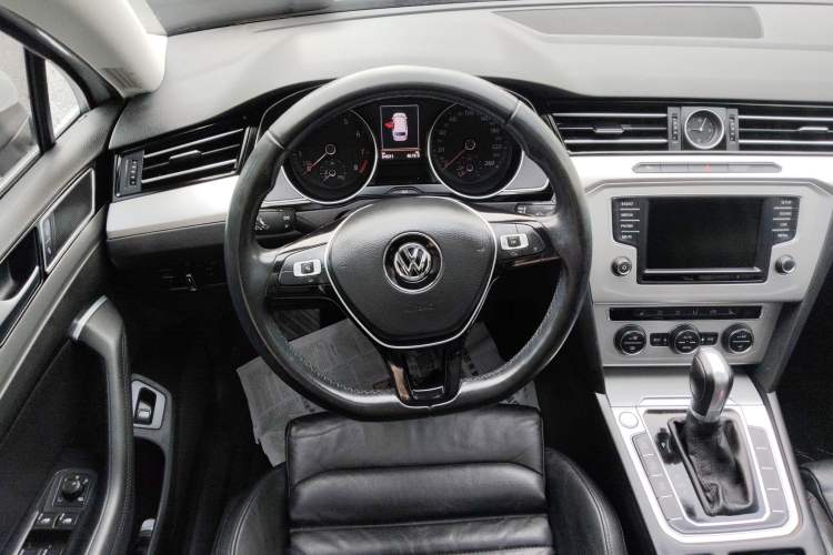 Used Volkswagen Variant 2017 380TSI Two-Wheel Drive Comfort Edition Steering Wheel