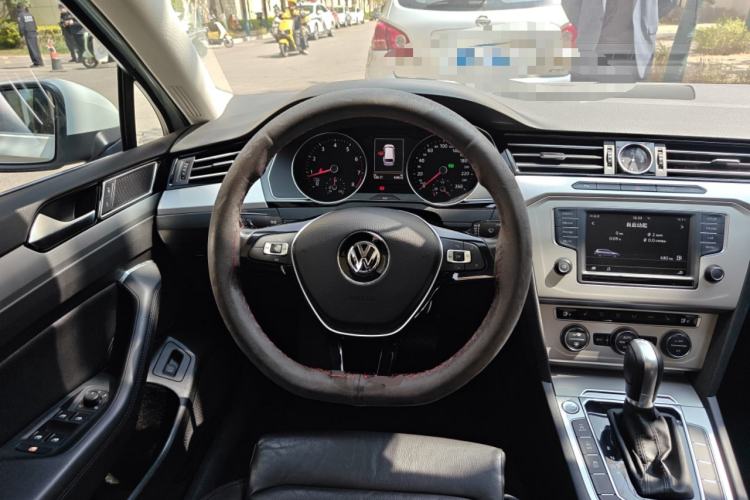 Used Volkswagen Variant 2017 380TSI Two-Wheel Drive Comfort Edition Steering Wheel