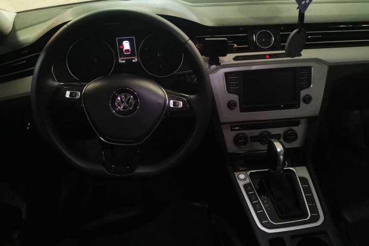 Used Volkswagen Variant 2017 380TSI Two-Wheel Drive Comfort Edition Steering Wheel