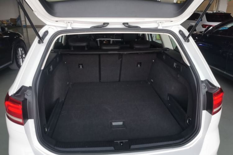 Used Volkswagen Variant 2017 380TSI Two-Wheel Drive Comfort Edition Trunk