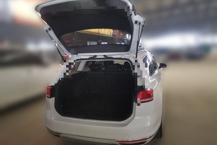 Used Volkswagen Variant 2017 380TSI Two-Wheel Drive Comfort Edition Trunk