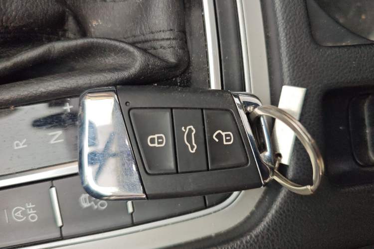 Used Volkswagen Variant 2017 380TSI Two-Wheel Drive Comfort Edition Vehicle Key