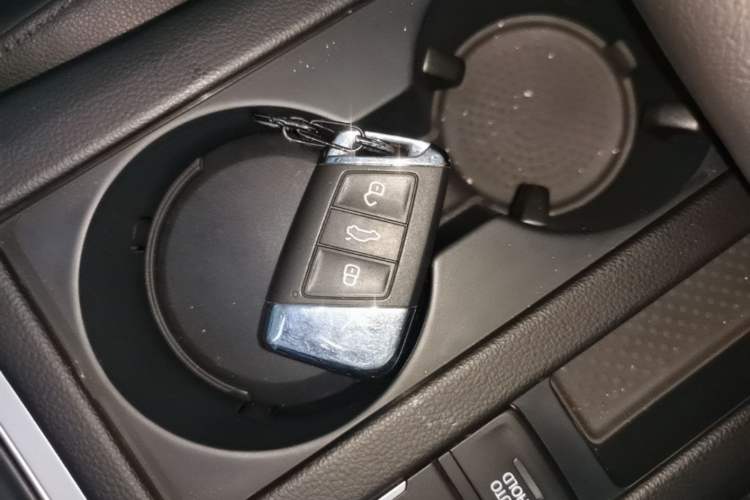 Used Volkswagen Variant 2017 380TSI Two-Wheel Drive Comfort Edition Vehicle Key