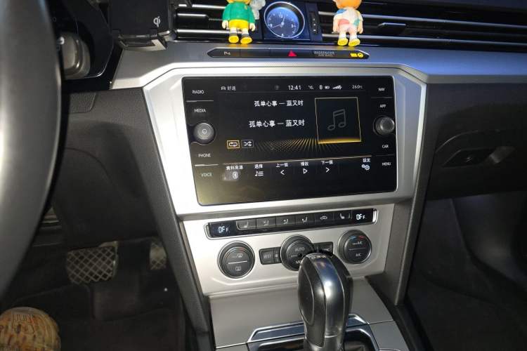 Used Volkswagen Variant 2018 380TSI Two-Wheel Drive Comfort Edition Audio And AC Panel