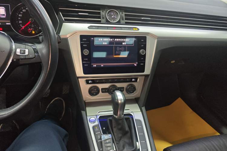 Used Volkswagen Variant 2018 380TSI Two-Wheel Drive Comfort Edition Audio And AC Panel