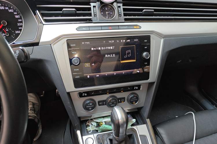 Used Volkswagen Variant 2018 380TSI Two-Wheel Drive Comfort Edition Audio And AC Panel