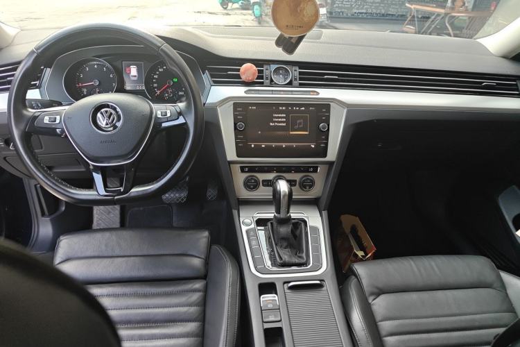 Used Volkswagen Variant 2018 380TSI Two-Wheel Drive Comfort Edition Center Console
