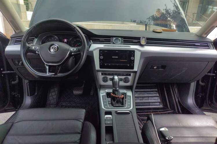 Used Volkswagen Variant 2018 380TSI Two-Wheel Drive Comfort Edition Center Console