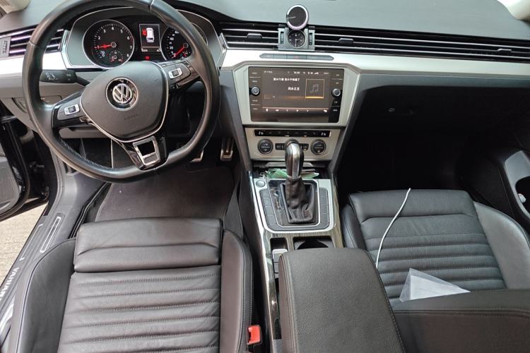 Used Volkswagen Variant 2018 380TSI Two-Wheel Drive Comfort Edition Center Console