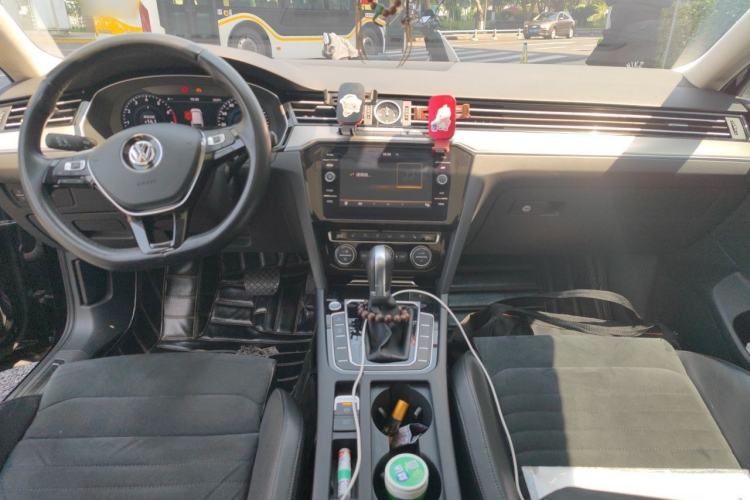 Used Volkswagen Variant 2018 380TSI Two-Wheel Drive R-Line Version Center Console