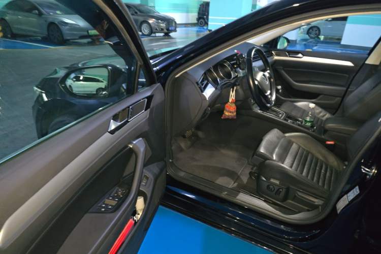 Used Volkswagen Variant 2018 380TSI Two-Wheel Drive Comfort Edition Driver Seat