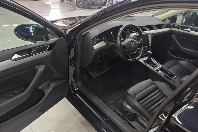 Used Volkswagen Variant 2018 380TSI Two-Wheel Drive Comfort Edition Driver Seat