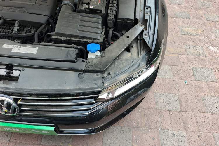 Used Volkswagen Variant 2018 380TSI Two-Wheel Drive Comfort Edition Engine Bay Left