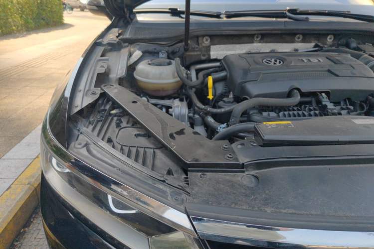 Used Volkswagen Variant 2018 380TSI Two-Wheel Drive R-Line Version Engine Bay Right