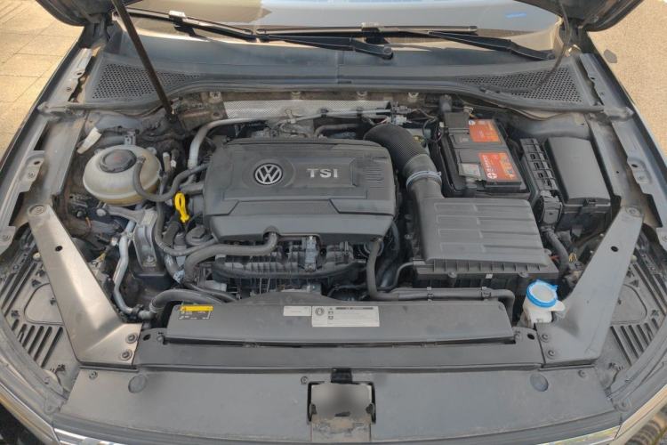 Used Volkswagen Variant 2018 380TSI Two-Wheel Drive R-Line Version Engine Bay