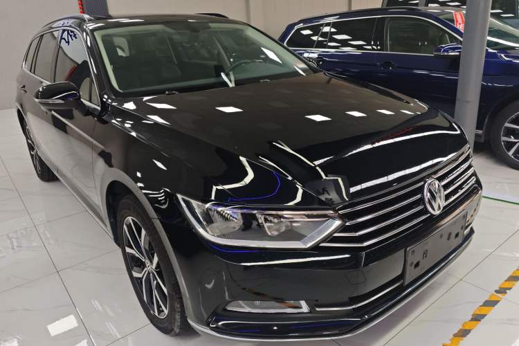 Used Volkswagen Variant 2018 380TSI Two-Wheel Drive Comfort Edition Front Right 45 Deg