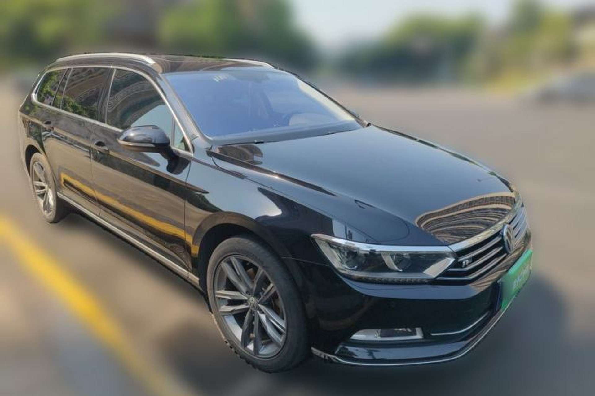 Used Volkswagen Variant 2018 380TSI Two-Wheel Drive R-Line Version Front Right 45 Deg